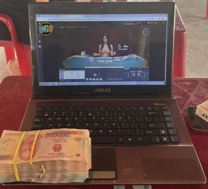 Phóng sự ngắn về cuộc sống một bước lên mây của ông trùm cá cược Bùi Mạnh Trí